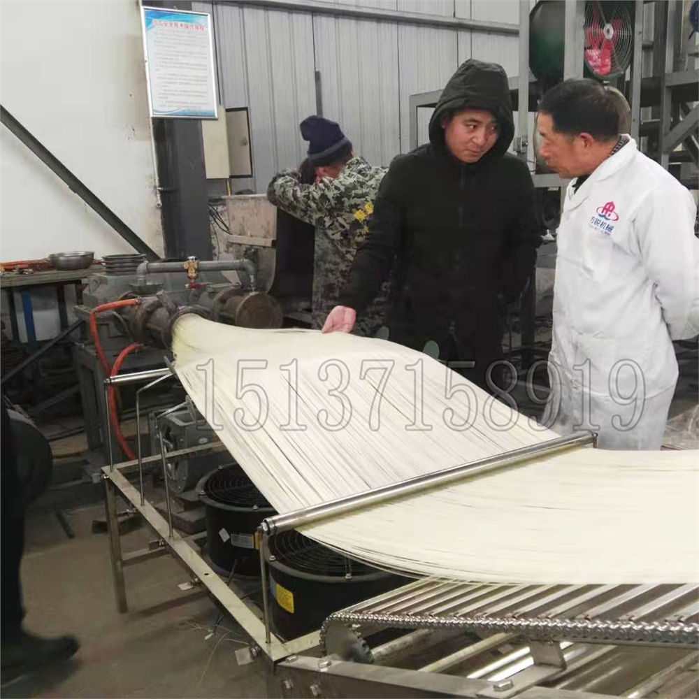 全自動米線機試機中 全自動米線機試機中